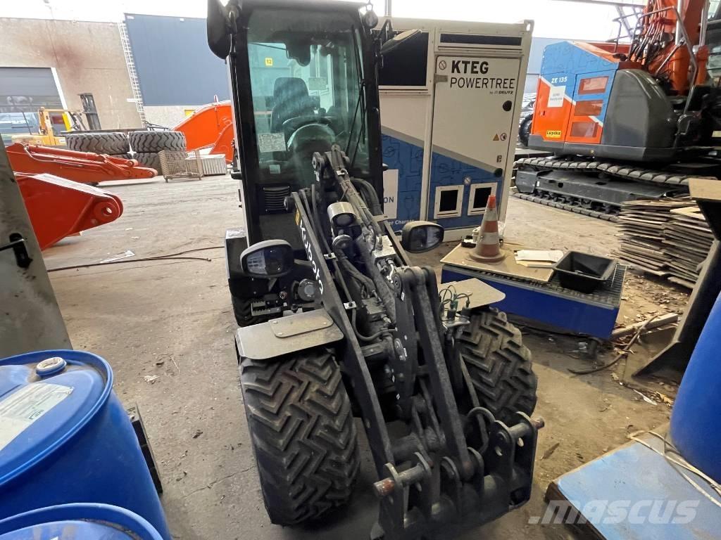 Kubota RT220-2e لوادر بعجل