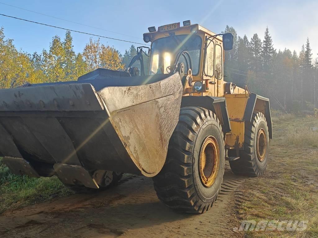 Volvo BM 4500 لوادر بعجل