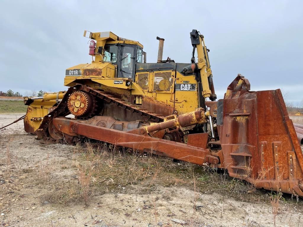 CAT D 11 R بلدوزرات مجنزرة