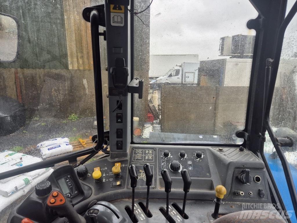 New Holland TM 165 الجرارات