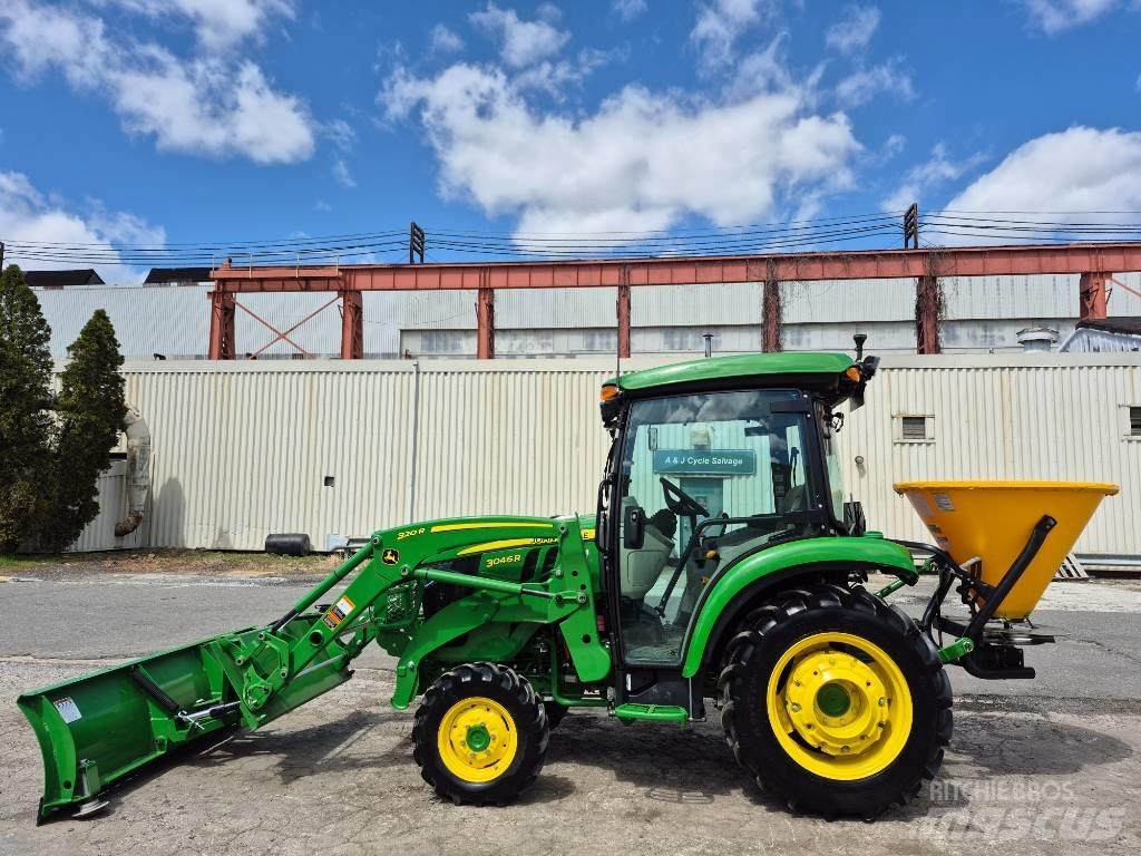 John Deere 3046 R الجرارات