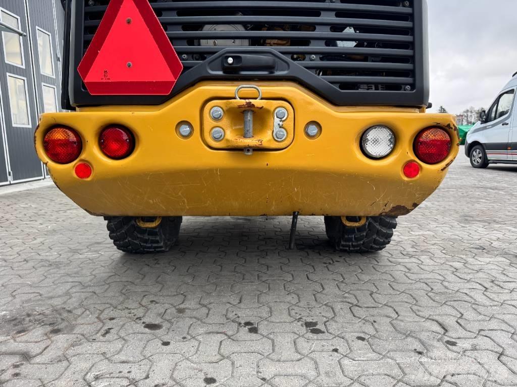 CAT 906M 35 km/h لوادر بعجل
