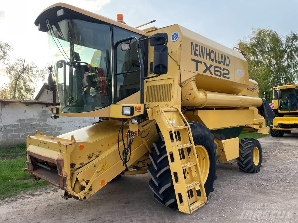 New Holland TX 62 حصادات