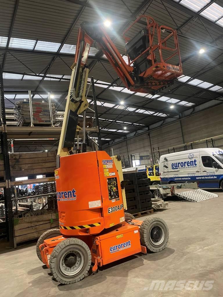 JLG E 300 AJP رافعات مقصية الشكل
