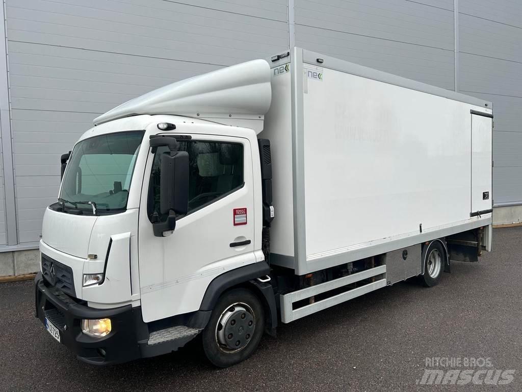 Renault D Cab 2 شاحنات ذات هيكل صندوقي
