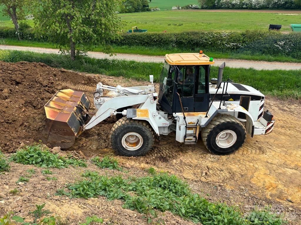 CAT 962 G لوادر بعجل