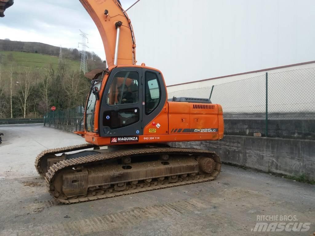 Doosan DX 225 LC حفارات زحافة