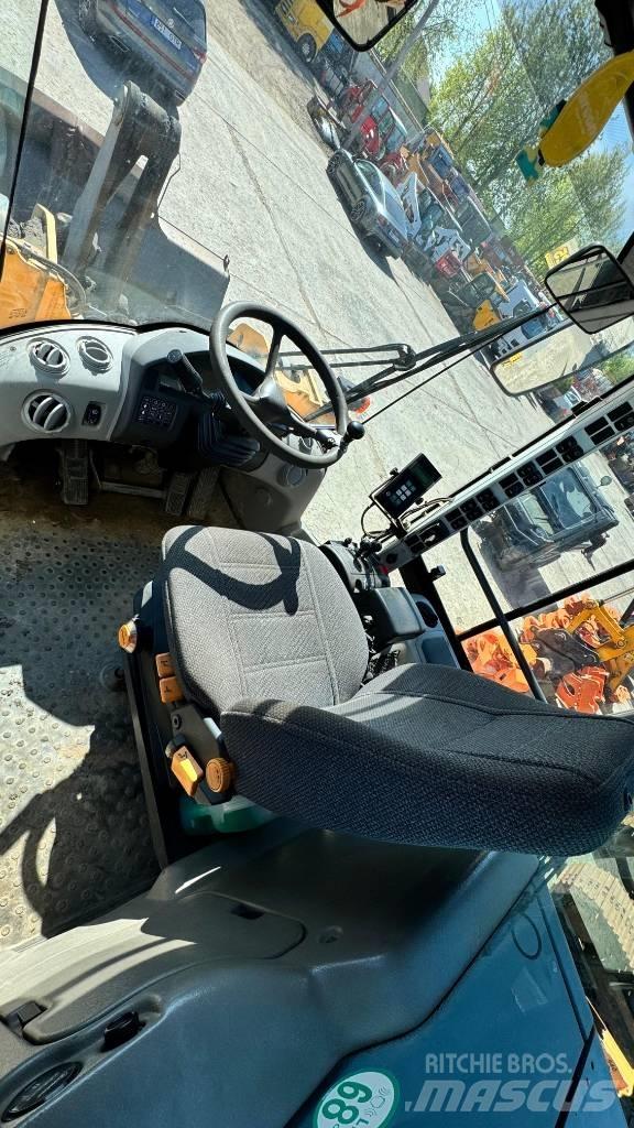 Volvo L 90 F لوادر بعجل