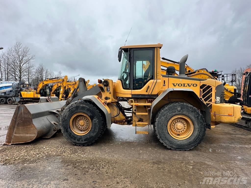 Volvo L 90 F لوادر بعجل