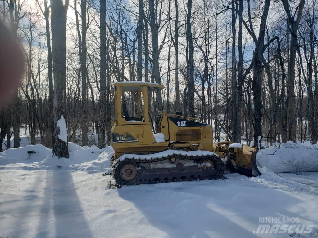 CAT D 4 G بلدوزرات مجنزرة