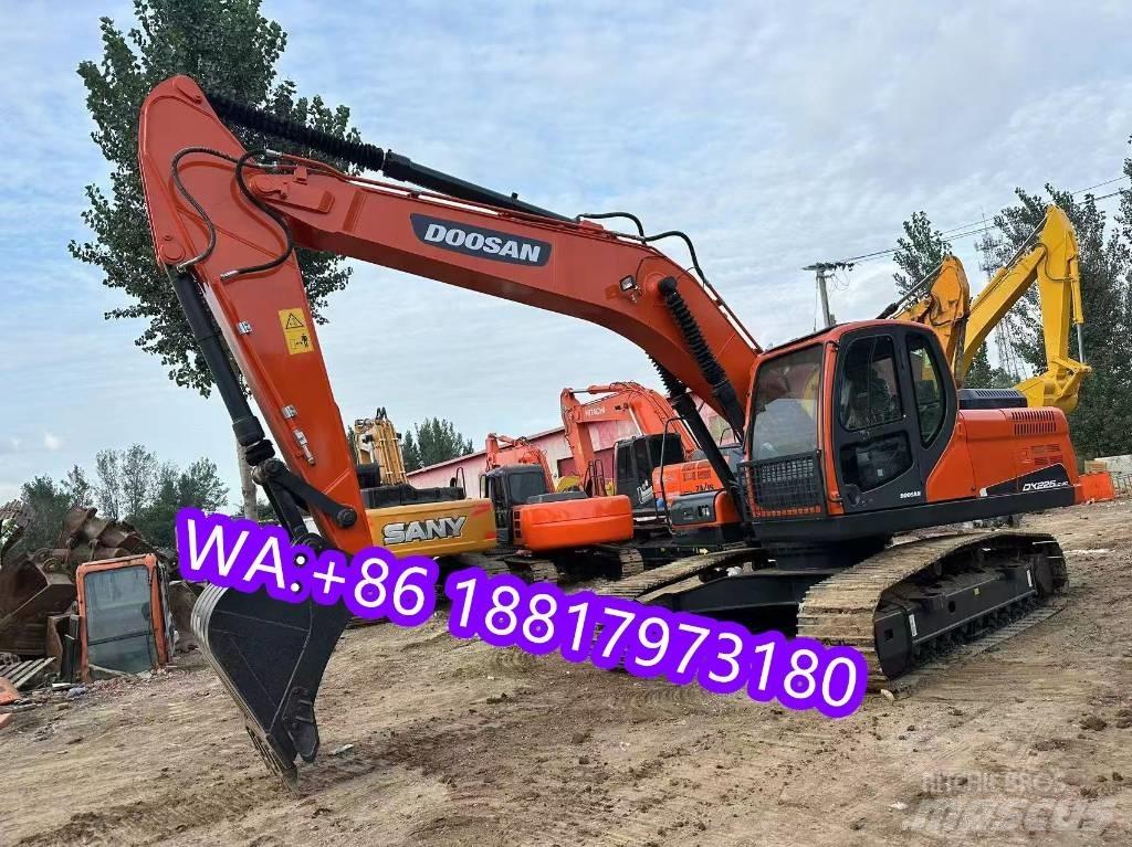 Doosan DX 225 LC حفارات زحافة