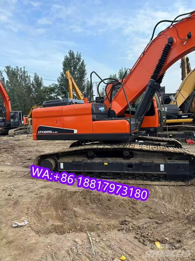Doosan DX 225 LC حفارات زحافة