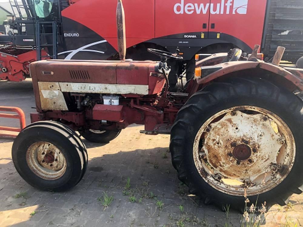 IH 453 الجرارات