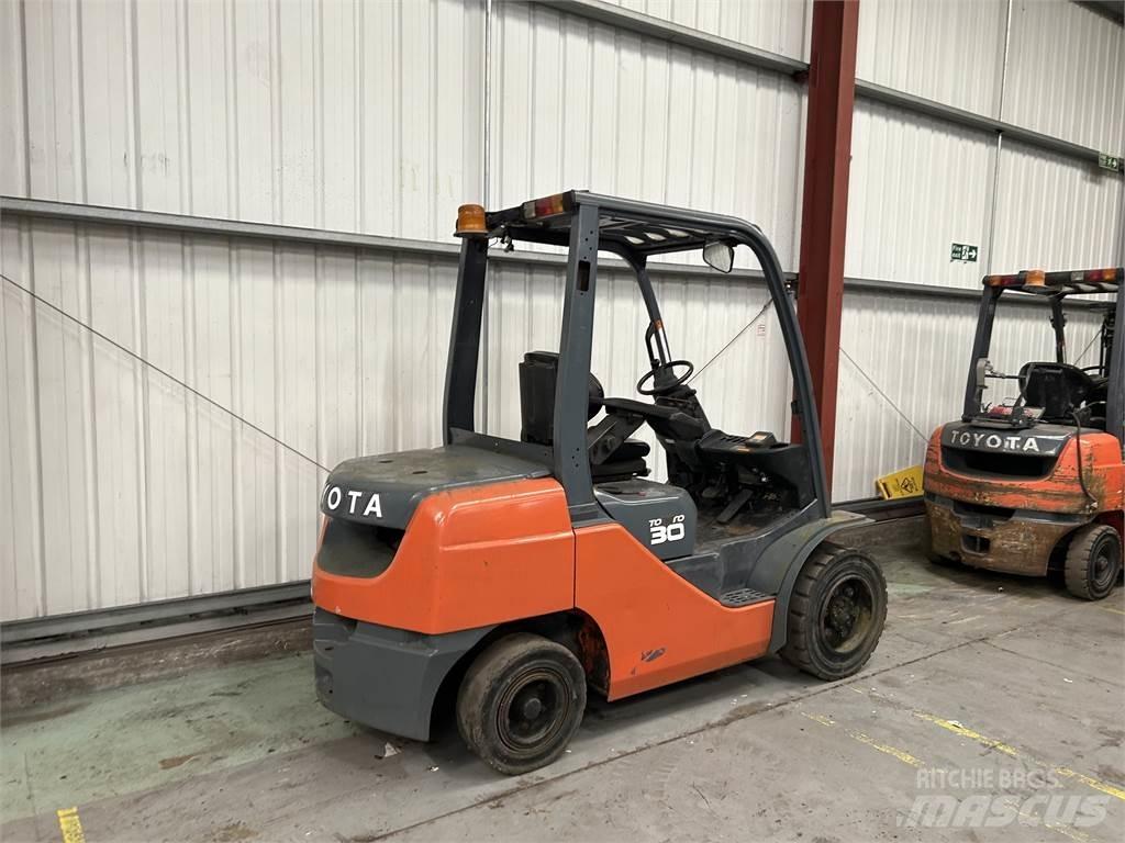 Toyota 02-8FDF30 شاحنات الديزل