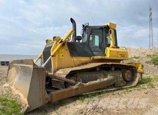 Komatsu D 65 PX-15 بلدوزرات مجنزرة