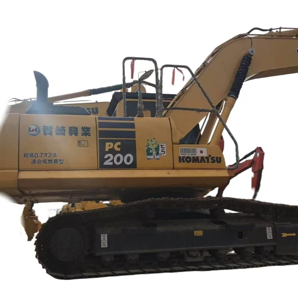 Komatsu PC 200-8 حفارات زحافة