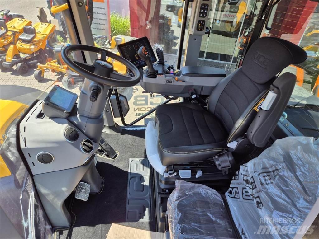 JCB FASTRAC 4220 الجرارات