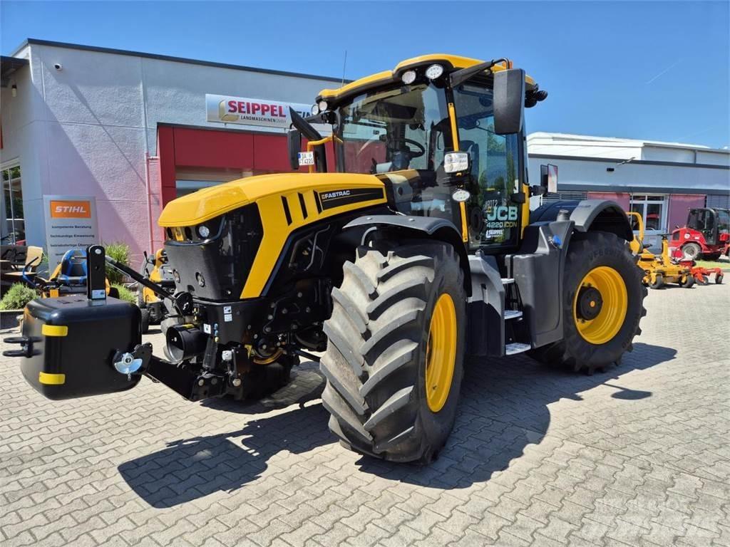 JCB FASTRAC 4220 الجرارات