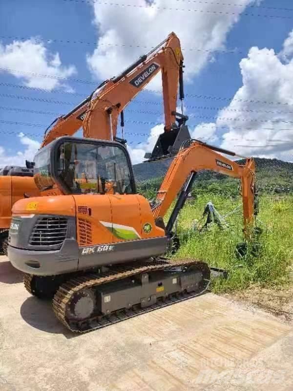 Doosan DX 60E حفارات وسط 7 طن - 12 طن