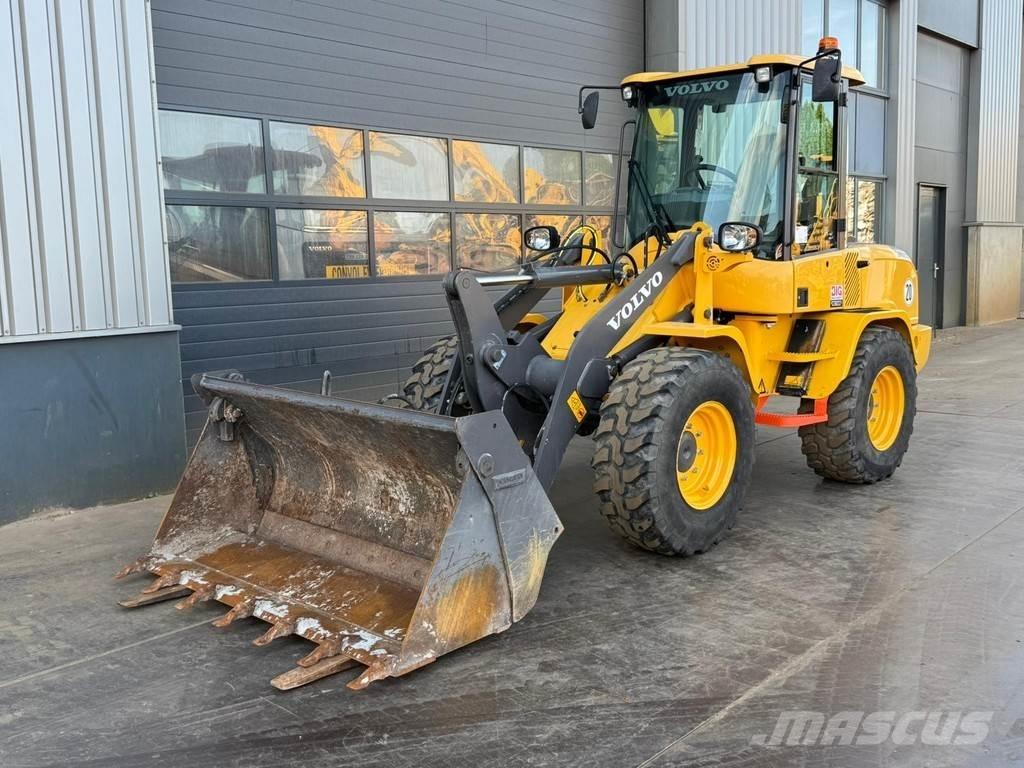 Volvo L30G لوادر بعجل