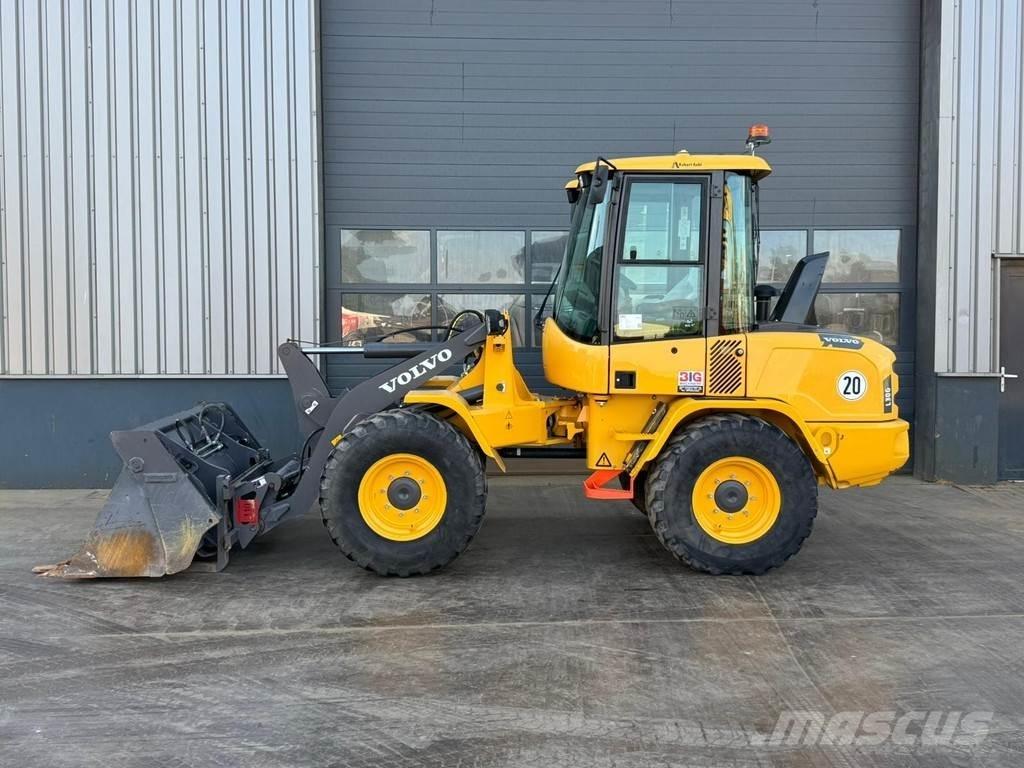 Volvo L30G لوادر بعجل