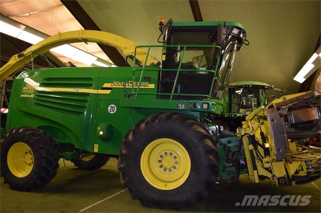 John Deere 7400 علافات ذاتية الدفع