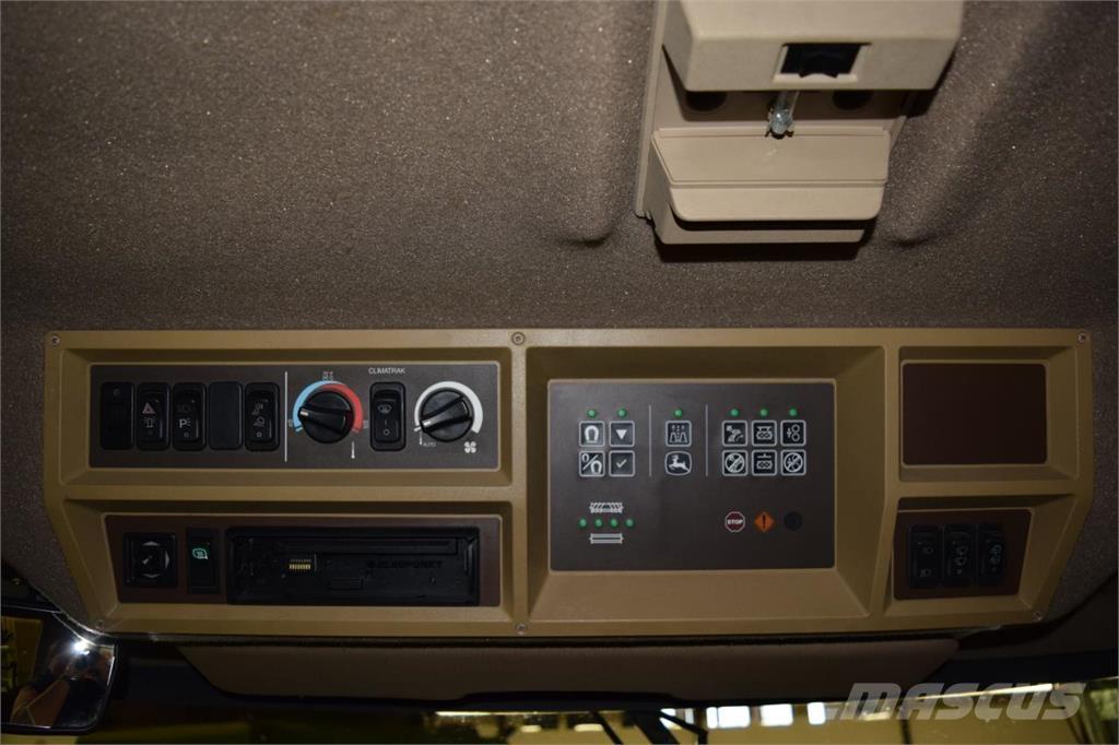 John Deere 7400 علافات ذاتية الدفع