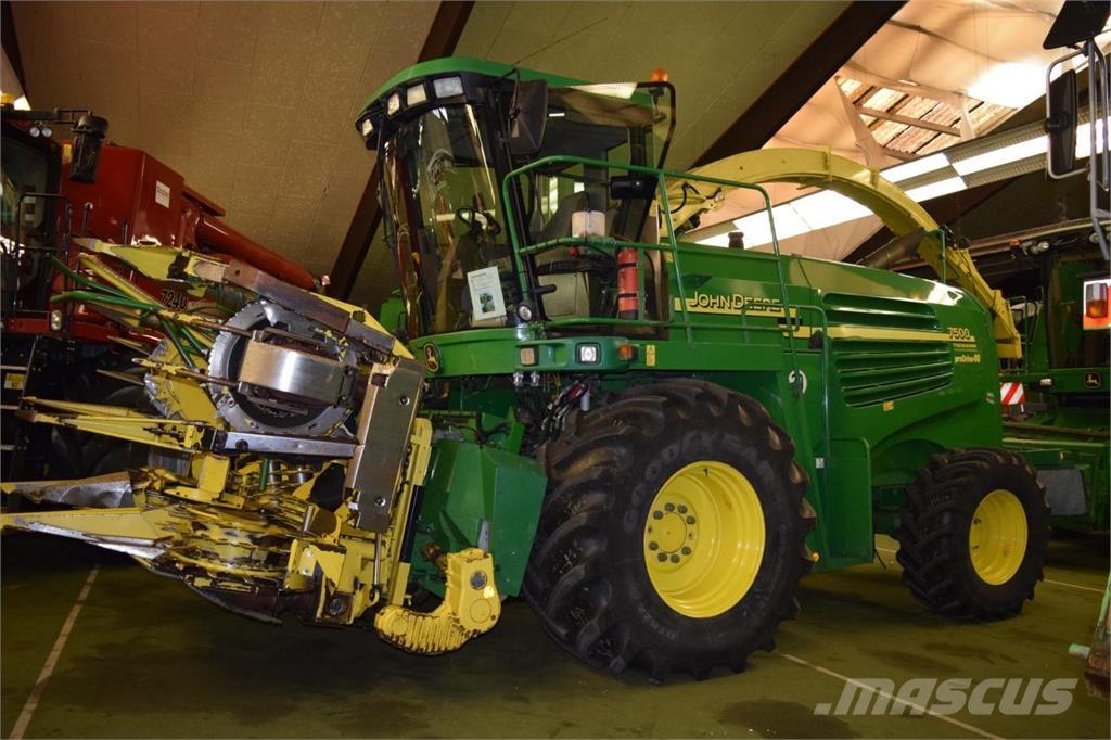 John Deere 7400 علافات ذاتية الدفع