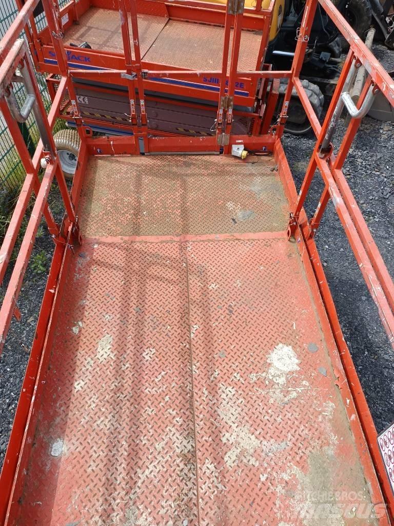 SkyJack SJ 6832 RTE رافعات مقصية الشكل