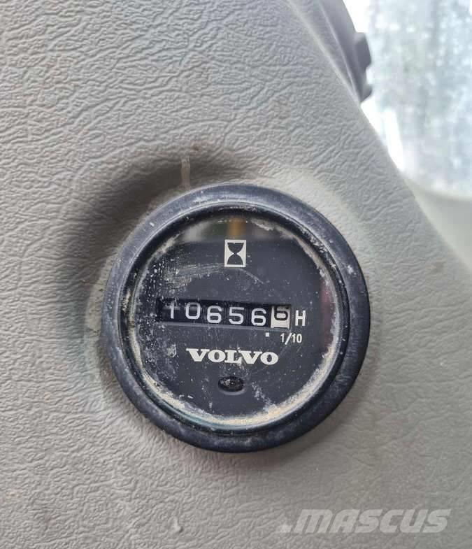 Volvo EC 210 C L حفارات طويلة الذراع