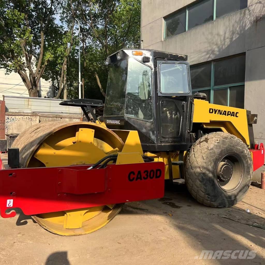 Dynapac CA 30 D مداحل أحادية الأسطوانة