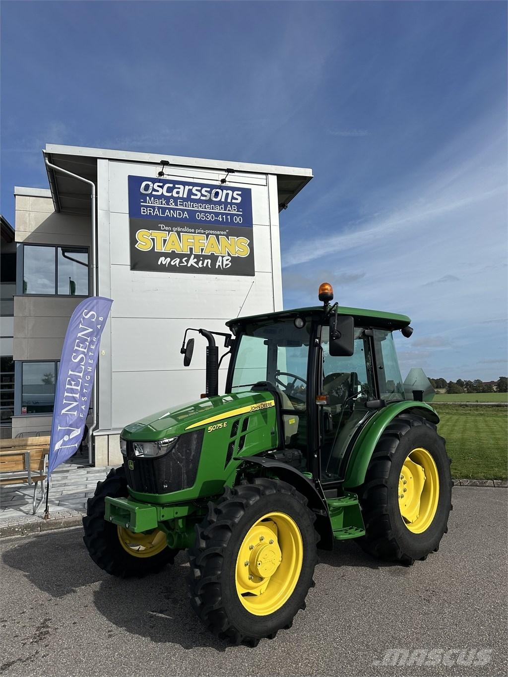 John Deere 5075 E الجرارات