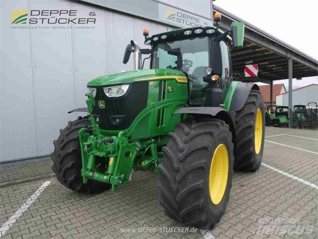 John Deere 6R 250 الجرارات