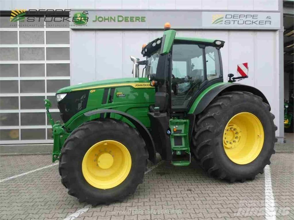 John Deere 6R 250 الجرارات