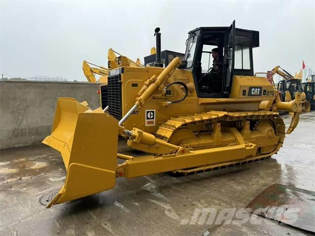 CAT D 7 G بلدوزرات مجنزرة