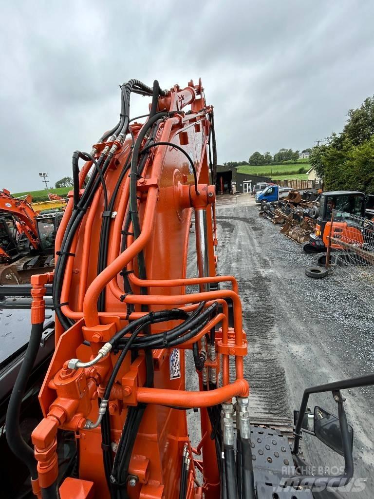 Hitachi ZX 135 US-6 حفارات زحافة
