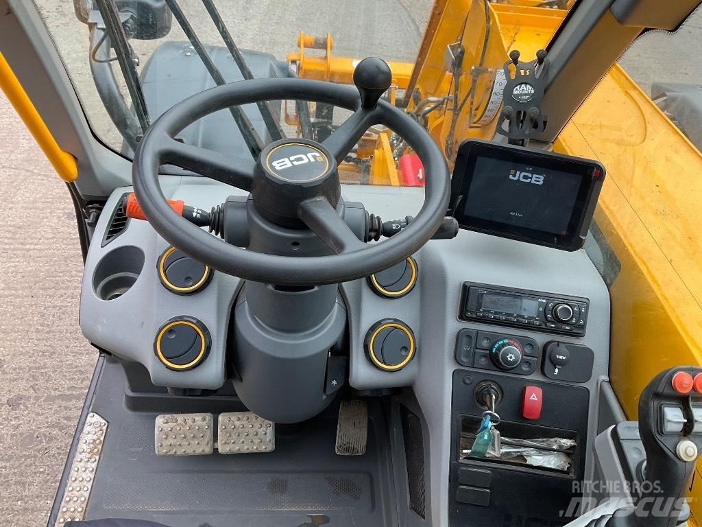 JCB 542 70 AGRI XTRA معدات مناولة لأغراض الزراعة