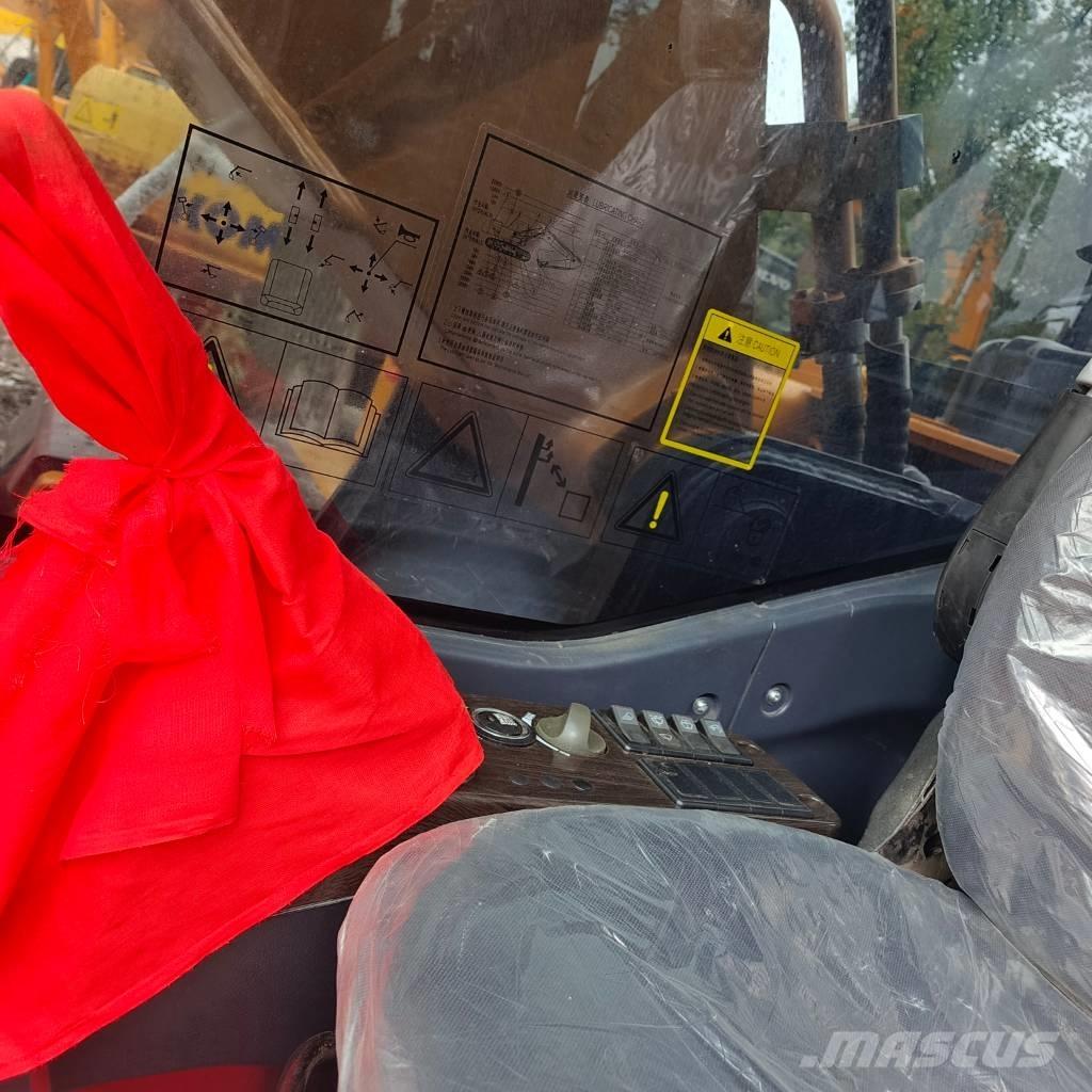 Sany SY 215 C حفارات زحافة