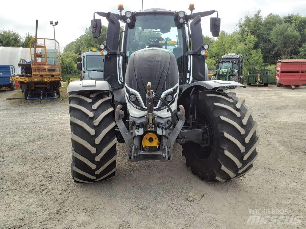 Valtra T 195 V الجرارات