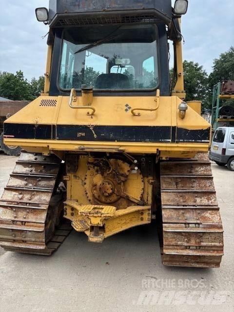 CAT D 6 M XL بلدوزرات مجنزرة