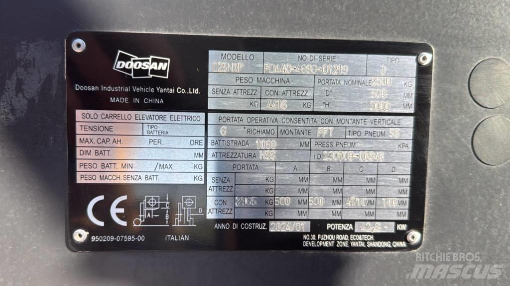 Bobcat D 25 NXP شاحنات الديزل
