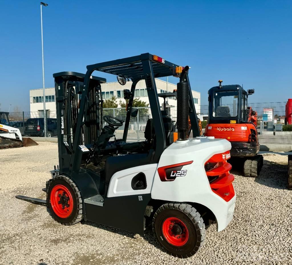 Bobcat D 25 NXP شاحنات الديزل
