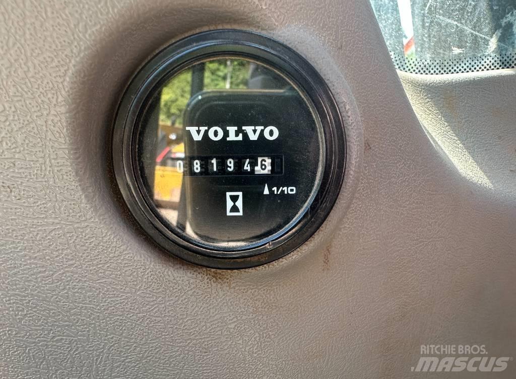Volvo EC 140 EL حفارات زحافة