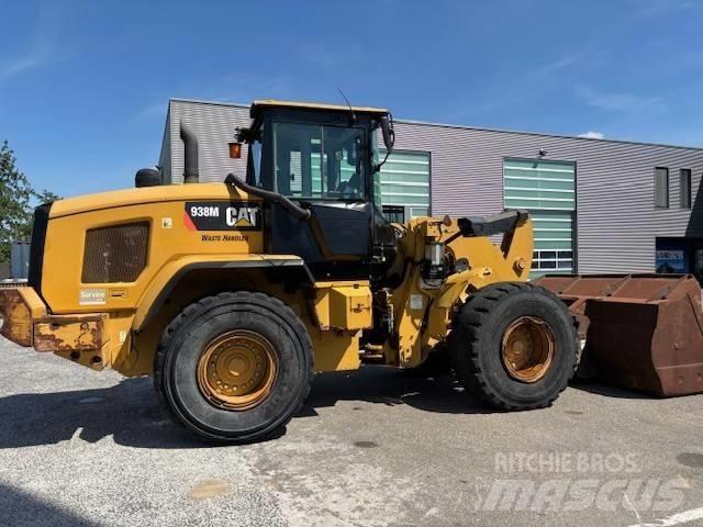 CAT 938 M لوادر بعجل