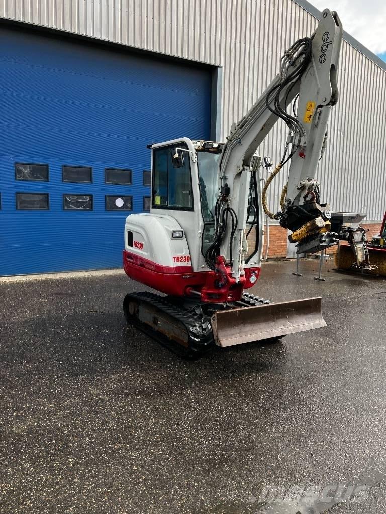 Takeuchi TB 230 حفارات صغيرة أقل من 7 طن (حفارات صغيرة)