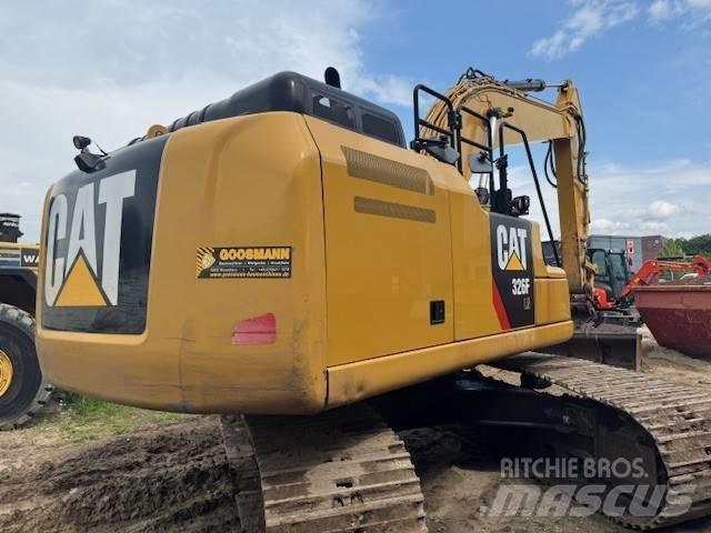 CAT 326 F L حفارات زحافة