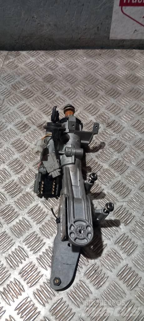 Volvo FH 12   1061138 كابينة والداخلية