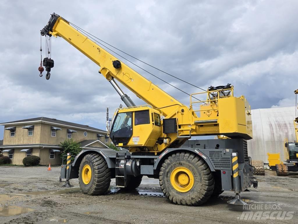 Grove RT 765 E-2 رافعات الطرق الوعرة