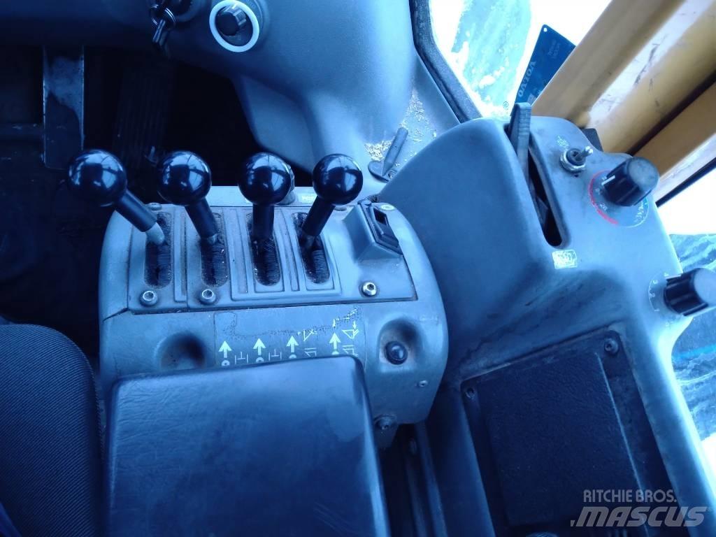 Volvo L 90 E لوادر بعجل