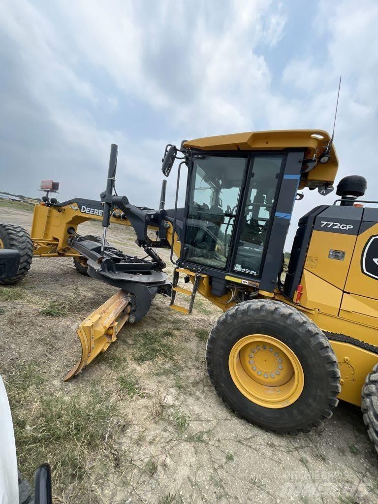 John Deere 772 GP معدات تمهيد الطرق